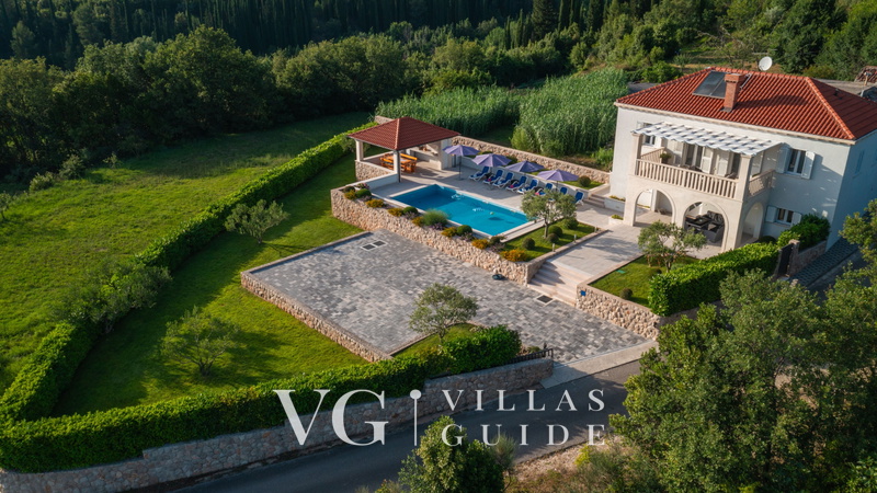 Cypress Paradise Garden and property exterior