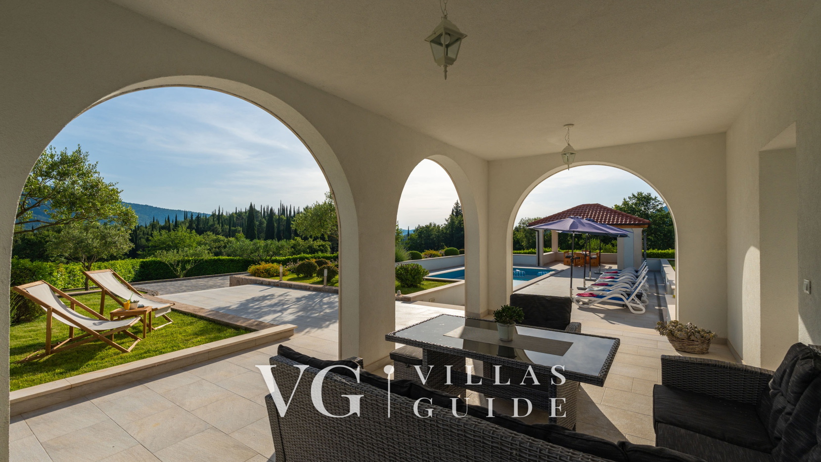 Cypress Paradise Garden and property exterior