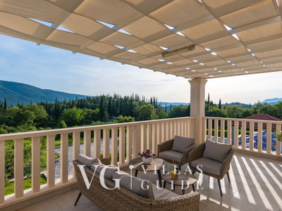 Cypress Paradise Garden and property exterior