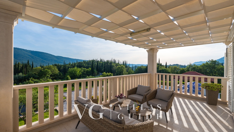 Cypress Paradise Garden and property exterior