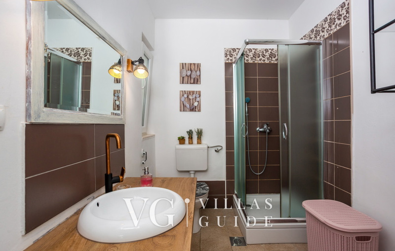 Villa Lucija with pool island Krk Kupaonica