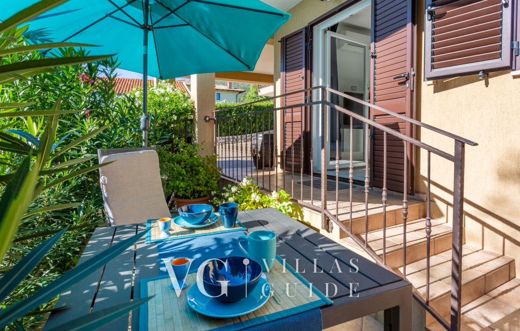 Apartman Chiara Garden and property exterior