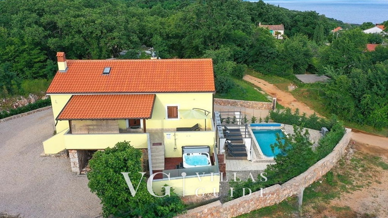 Villa Andrea with pool & whirpool Island Krk Dvorište i vanjski dio objekta