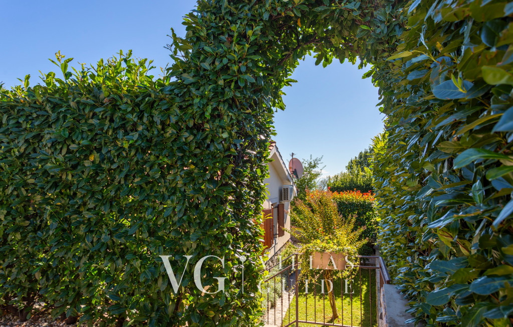 Holiday home  Casa Beni Garden and property exterior