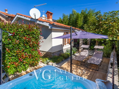 Holiday home  Casa Beni Garden and property exterior