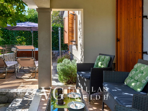 Romantic Holiday Home Beni with Jacuzzi