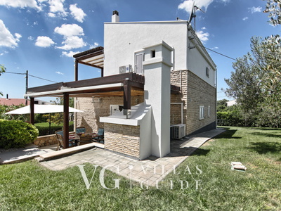 Holiday home Srećko Garden and property exterior
