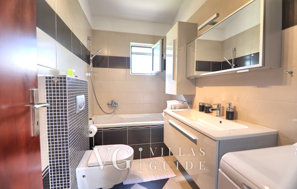 Holiday home Srećko Bathroom