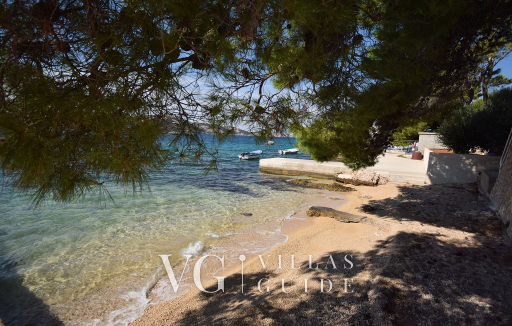 Apartman Ana - directly on the beach Garden and property exterior