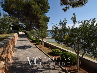 Apartman Ana - directly on the beach Garden and property exterior