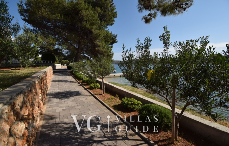 Apartman Ana - directly on the beach Garden and property exterior