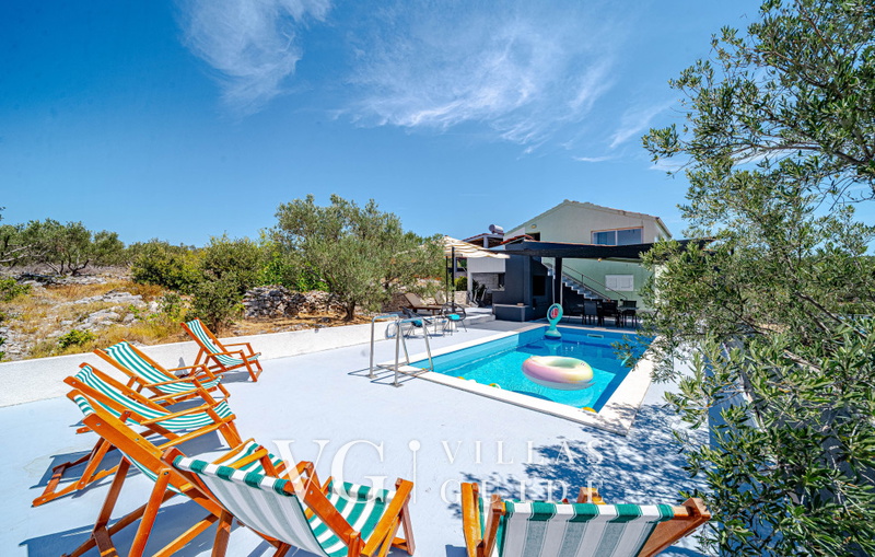 Holiday home Edi Piscina
