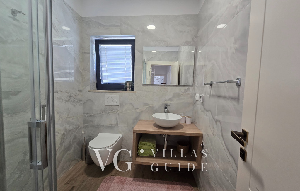 Villa SUNLIFE with indoor&outdoor pool &sauna Opatija Badezimmer