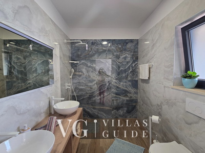 Villa SUNLIFE with indoor&outdoor pool &sauna Opatija Badezimmer