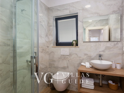 Villa SUNLIFE with indoor&outdoor pool &sauna Opatija Badezimmer