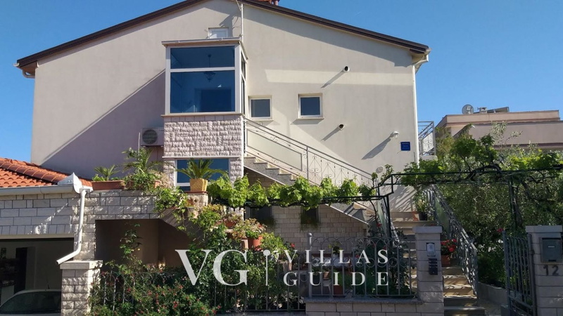 Apartman Oliva Garden and property exterior