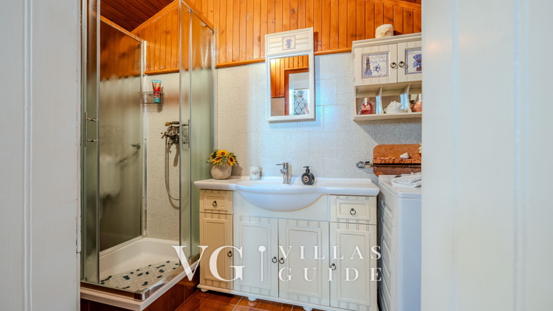 Villa Simic with pool and Kvarner view Kupaonica