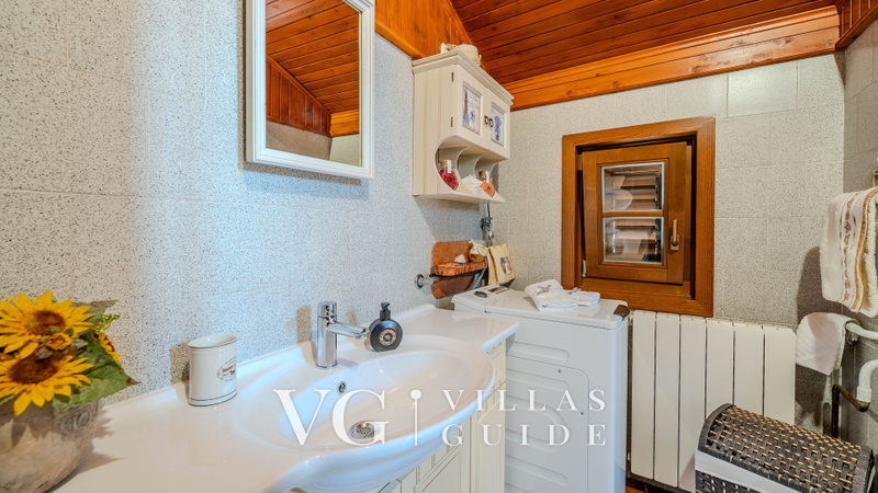 Villa Simic with pool and Kvarner view Kupaonica
