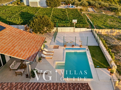 Villa MilaMar Garden and property exterior