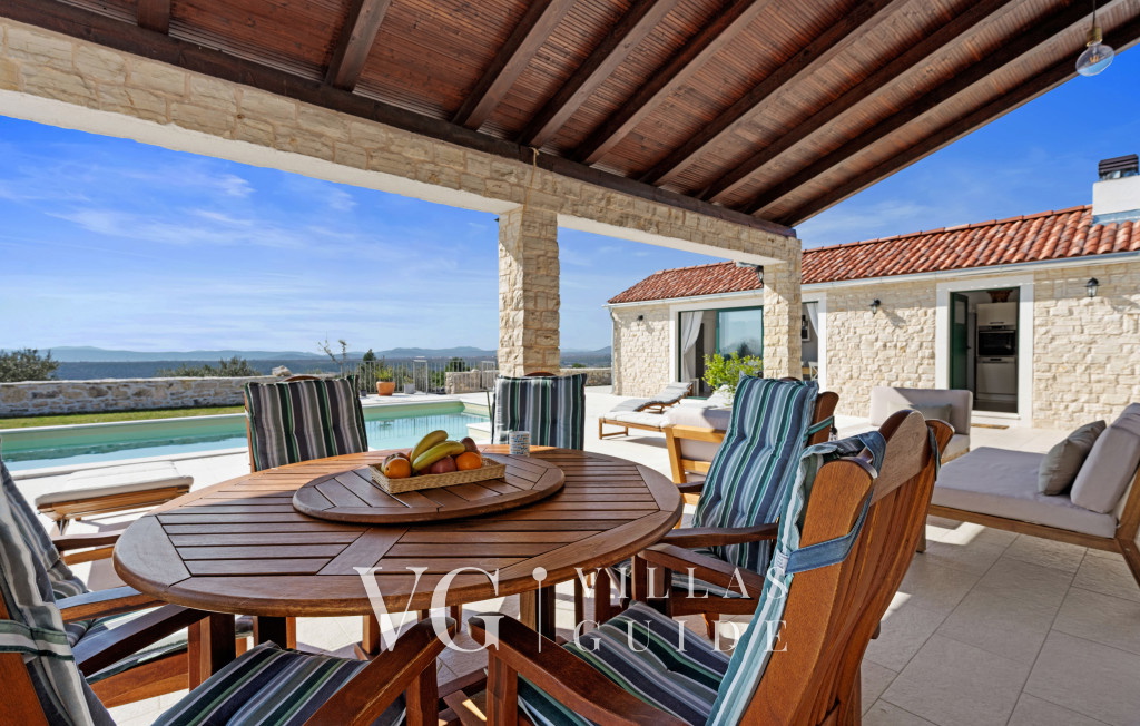 Villa MilaMar Garden and property exterior