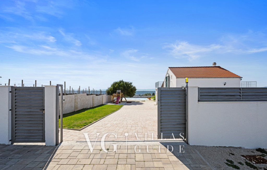 Villa MilaMar Garden and property exterior