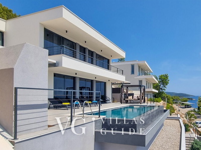 Villa Evia Garden and property exterior