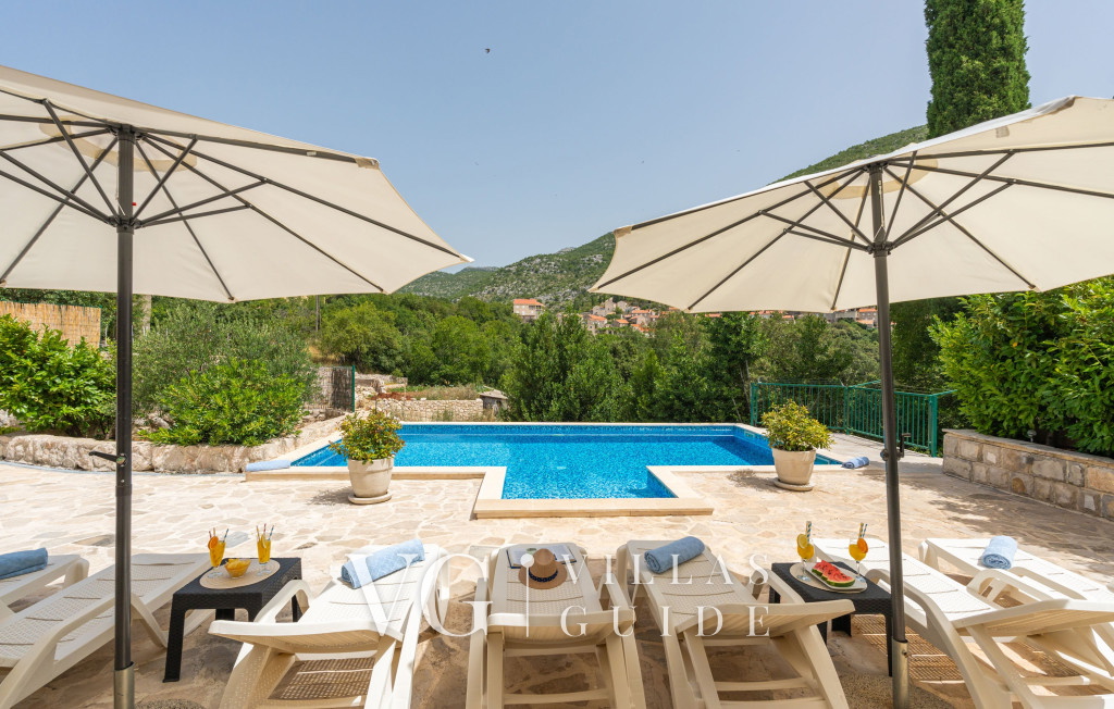 Villa Mapeni Piscina