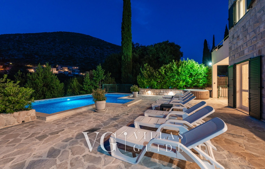 Villa Mapeni Piscina