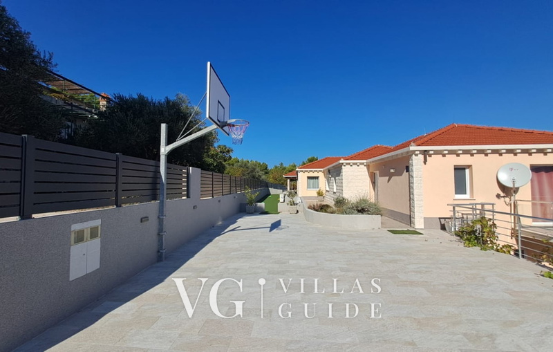 Villa Grški Rat Zusatzinhalte