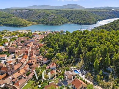 Villa Vista Garden and property exterior