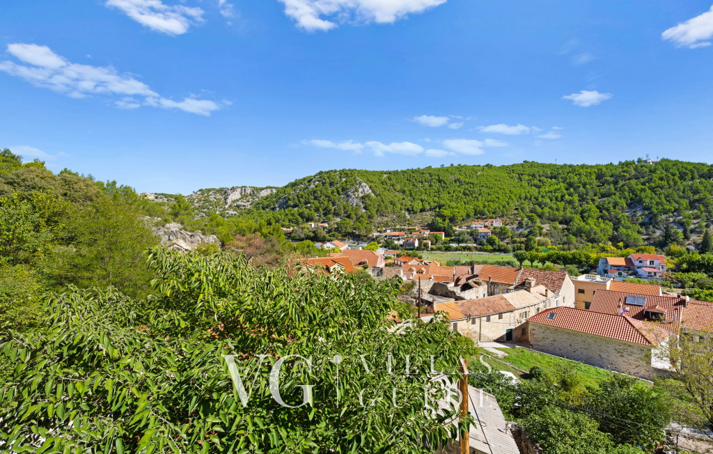 Villa Vista Garden and property exterior