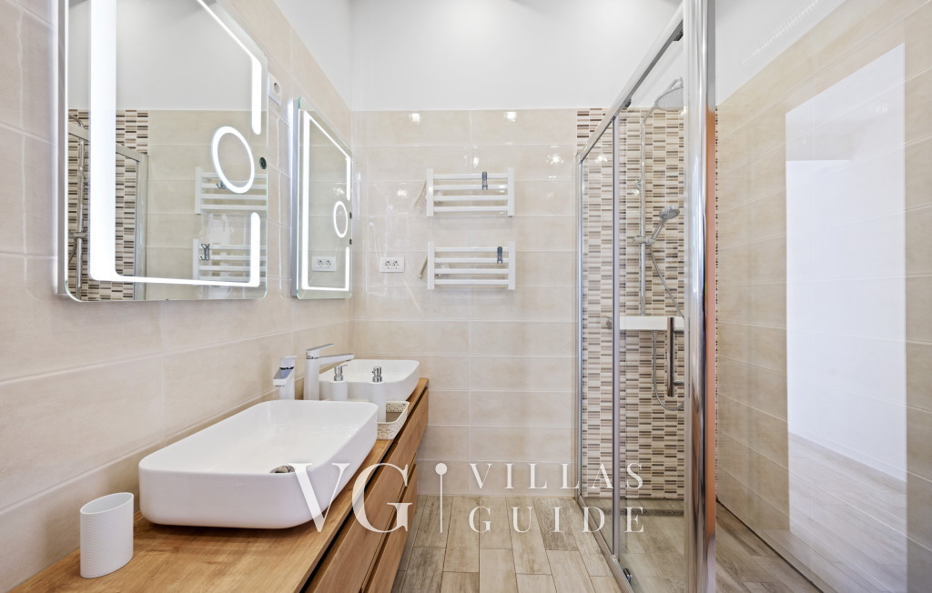 Villa Vista Bathroom