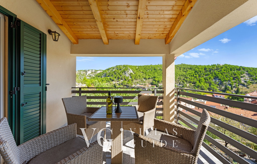 Villa Vista Garden and property exterior