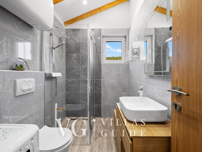 Villa Vista Bathroom