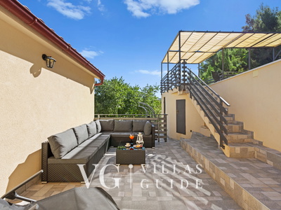 Villa Vista Garden and property exterior