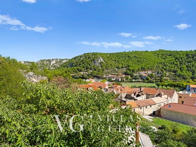 Villa Vista Garden and property exterior