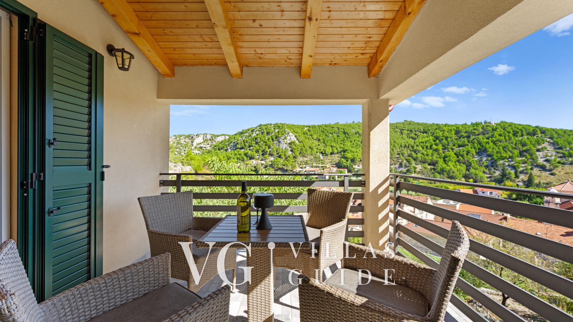 Villa Vista Garden and property exterior