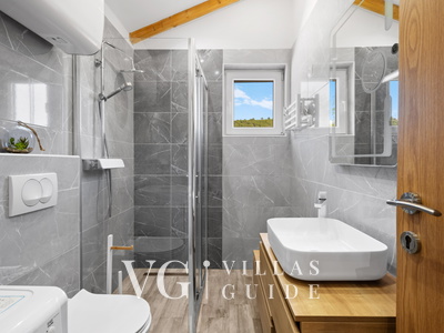 Villa Vista Bathroom