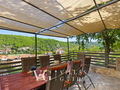 Villa Vista Garden and property exterior