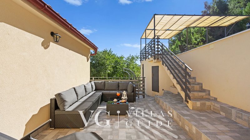 Villa Vista Garden and property exterior