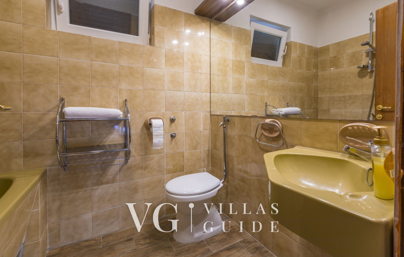 Villa Dramalj Queen Bathroom