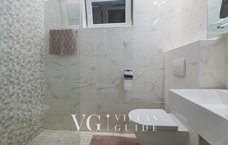 Villa Dramalj Queen Bathroom