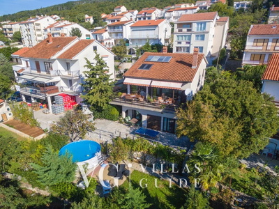 Villa Dramalj Queen Garden and property exterior