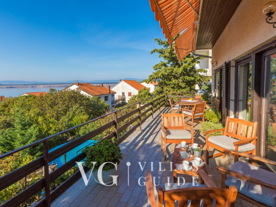 Villa Dramalj Queen Garden and property exterior