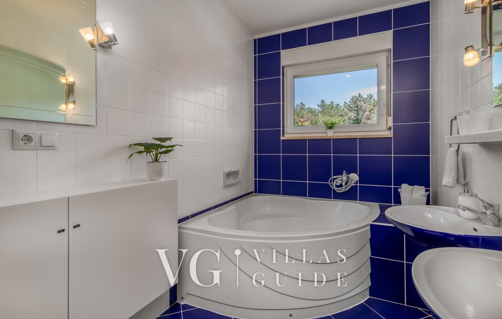 Villa Mary Bathroom