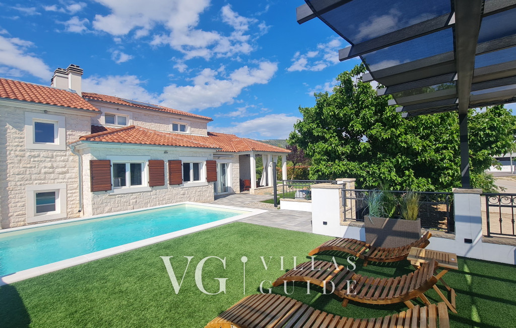 Whitestone Villa Piscina