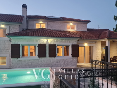 Whitestone Villa Piscina