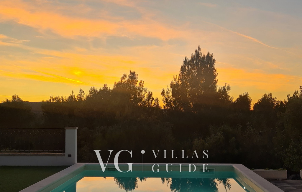 Whitestone Villa Piscina