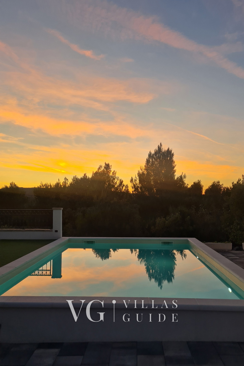 Whitestone Villa Piscina