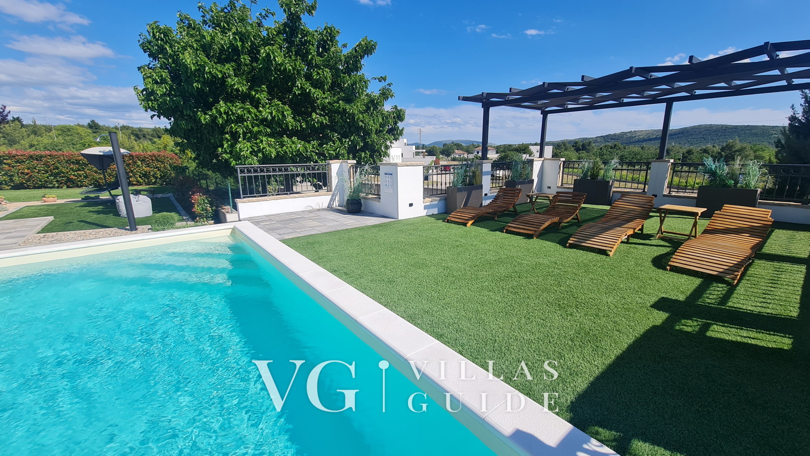 Whitestone Villa Bazen